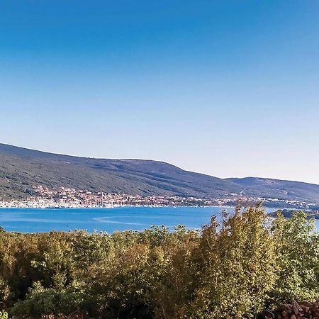 Stunning Apartment In Kornic With House Sea View Екстериор снимка