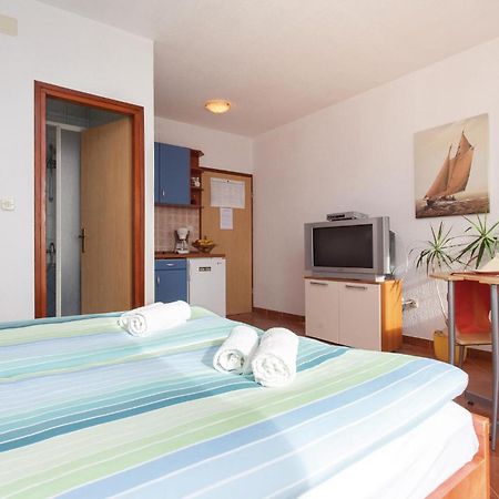 Stunning Apartment In Kornic With House Sea View Екстериор снимка