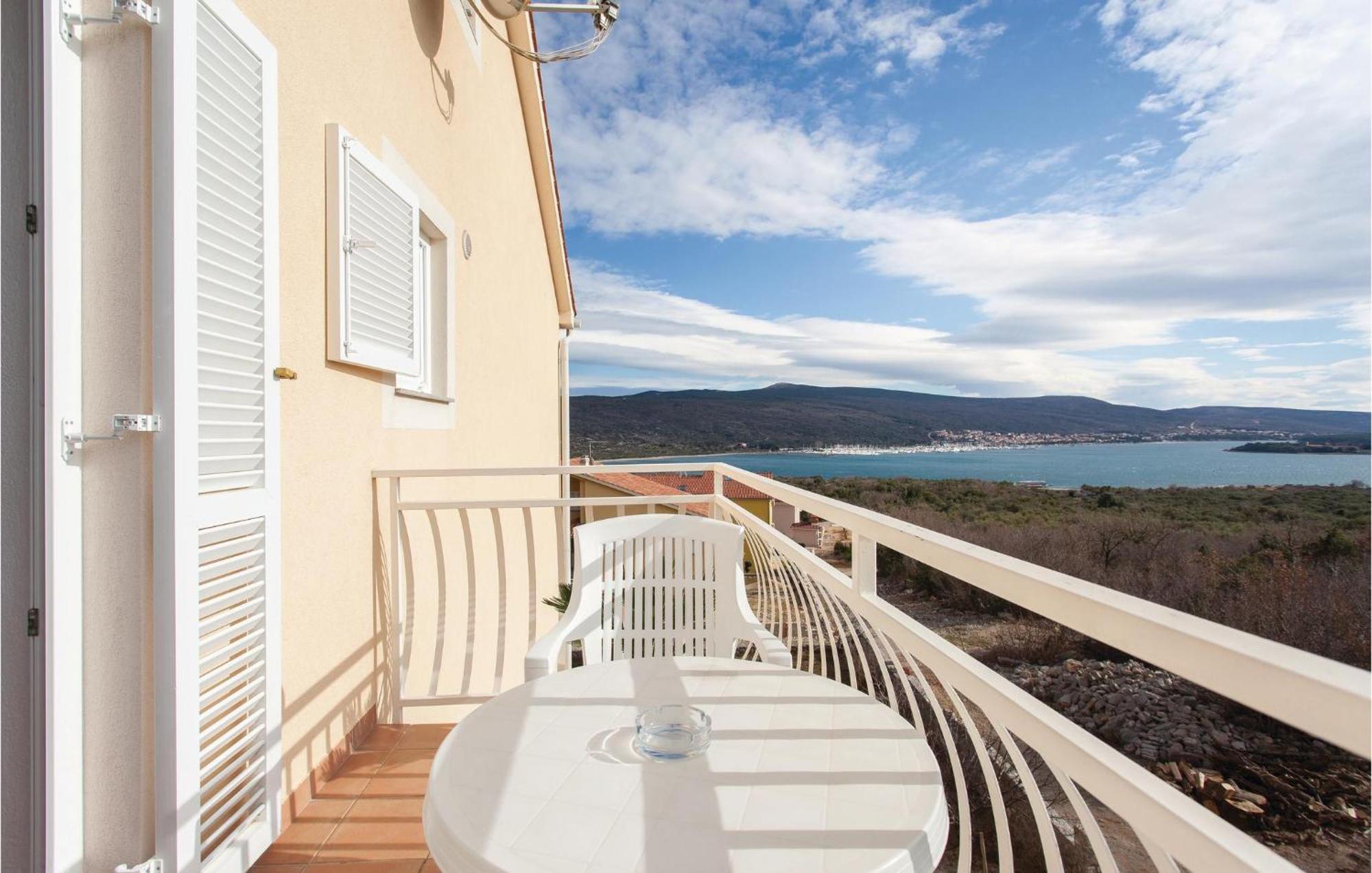Stunning Apartment In Kornic With House Sea View Екстериор снимка