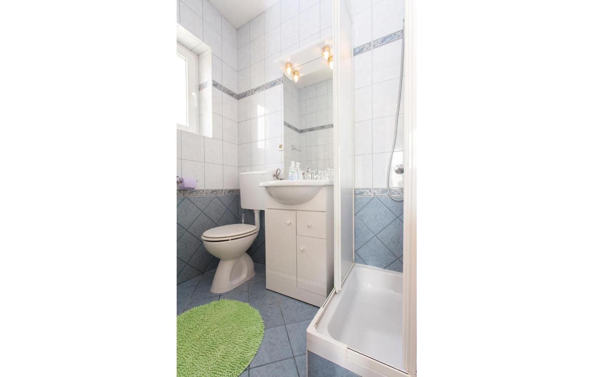 Stunning Apartment In Kornic With House Sea View Екстериор снимка
