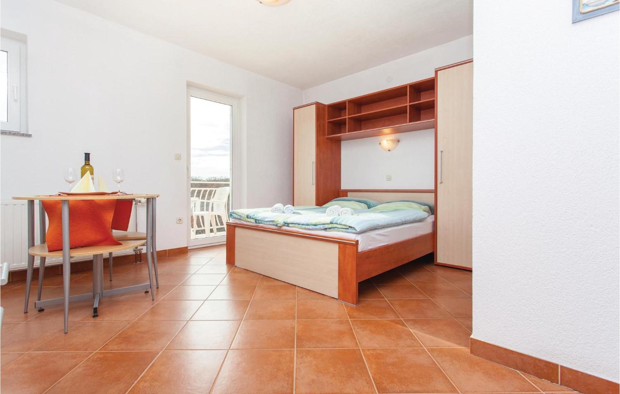 Stunning Apartment In Kornic With House Sea View Екстериор снимка