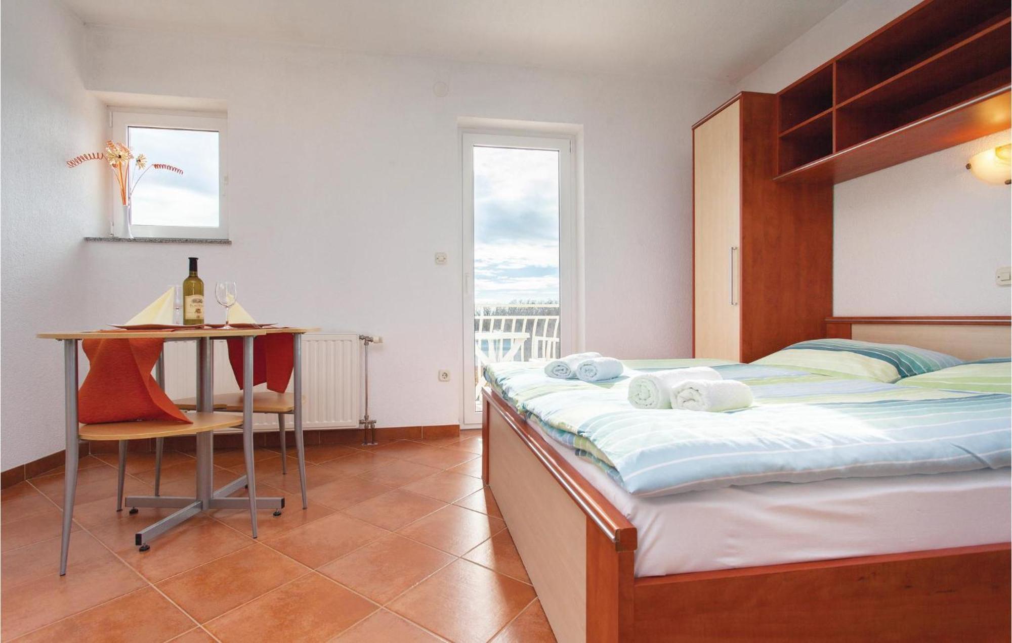 Stunning Apartment In Kornic With House Sea View Екстериор снимка