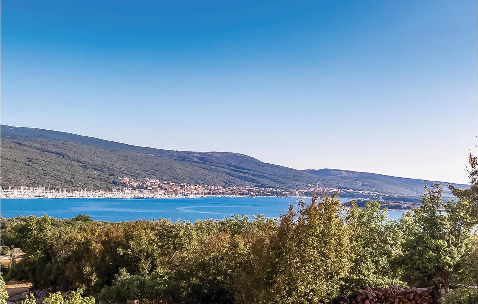 Stunning Apartment In Kornic With House Sea View Екстериор снимка